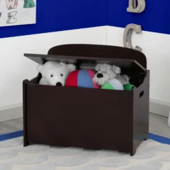 Delta Children MySize Deluxe Toy Box -Delta Children TB83460GN 207 toybox hangtag hi res 2f7f0510 cafb 42fc b4af 4da11eaf97e1 scaled