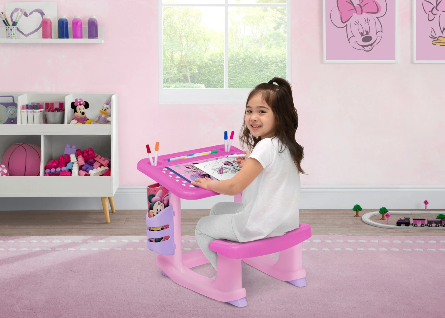 Delta Children Minnie Mouse Draw And Play Desk 1 Delta Children Minnie Mouse Draw And Play Desk